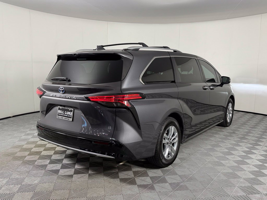 Used 2025 Toyota Sienna Limited FWD image 7