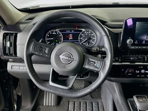 Used 2025 Nissan Pathfinder SV image 18