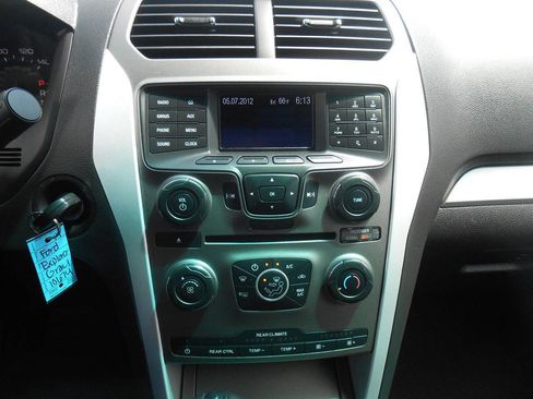 Used 2014 Ford Explorer XLT AWD/4WD image 14
