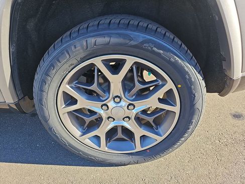 Used 2018 Jeep Grand Cherokee Limited image 39