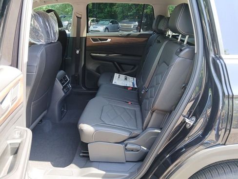 New 2025 Volkswagen Atlas SE image 23