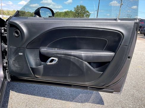 Used 2022 Dodge Challenger R/T w/ Plus Package image 27