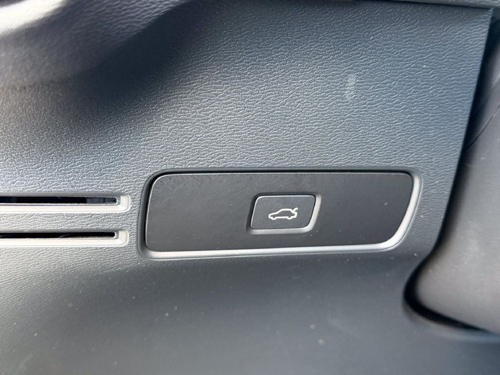 Certified 2023 Volvo XC40 Recharge Plus AWD/4WD image 39