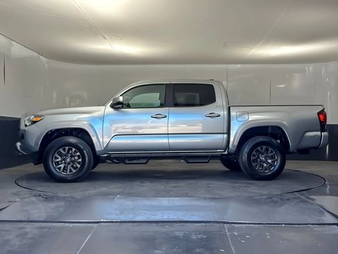Used 2022 Toyota Tacoma SR5 w/ Technology Package AWD/4WD image 6