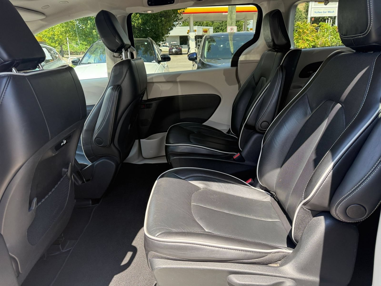 Used 2023 Chrysler Pacifica Limited FWD image 28