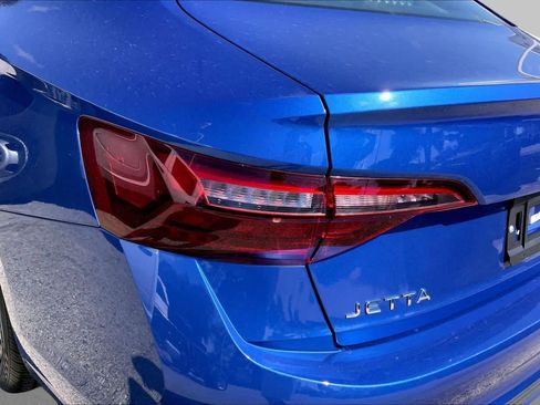 Used 2024 Volkswagen Jetta SE FWD image 25