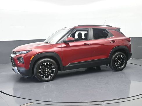 Used 2023 Chevrolet TrailBlazer LT w/ Convenience Package FWD image 2