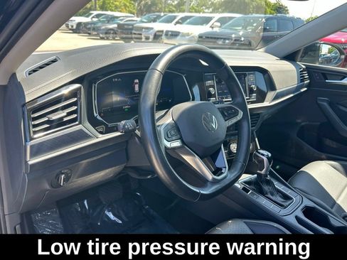 Used 2024 Volkswagen Jetta SE FWD image 11