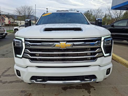 Used 2024 Chevrolet Silverado 3500 High Country w/ Technology Package image 2