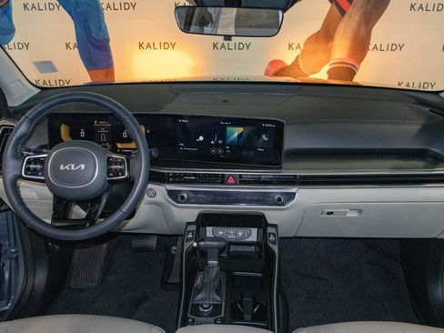 Used 2025 Kia Sorento S w/ Panoramic Sunroof Package FWD image 3