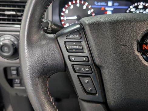 Used 2020 Nissan Titan PRO-4X w/ Pro-4x Convenience Package AWD/4WD image 15