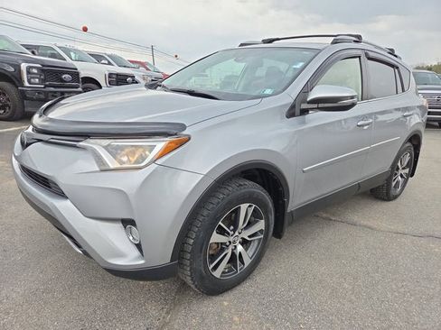 Used 2018 Toyota RAV4 XLE image 2