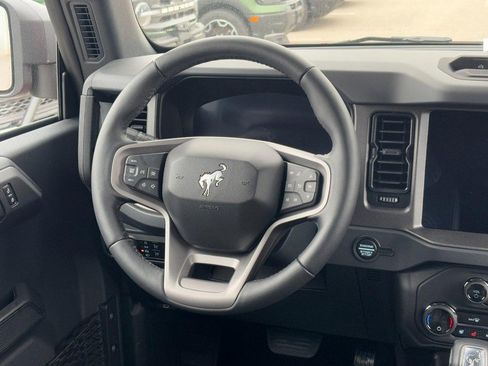 New 2025 Ford Bronco Badlands image 7