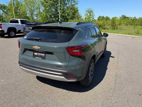 Used 2025 Chevrolet Trax LT w/ Driver Confidence Package FWD image 8