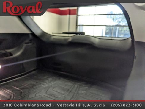 Used 2018 Ford Edge Titanium w/ Technology Package image 16