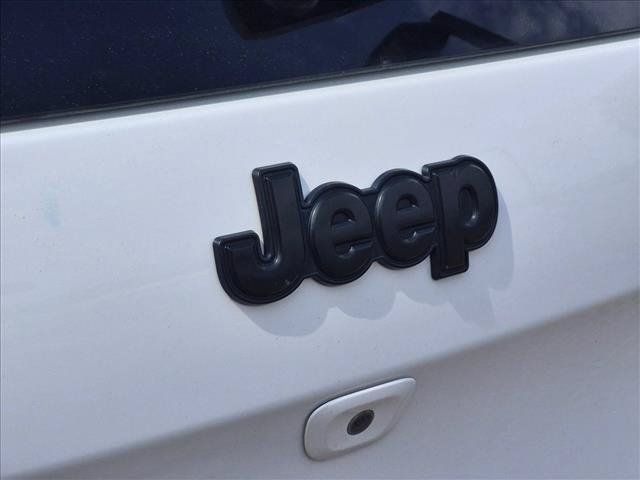 Used 2017 Jeep Cherokee High Altitude AWD/4WD image 10