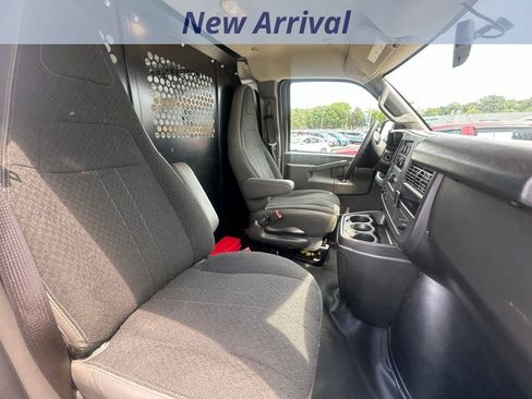 Certified 2024 Chevrolet Express 2500 w/ Driver Convenience Package RWD image 4