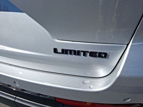 New 2025 Jeep Grand Cherokee Limited w/ Black Appearance Package image 33