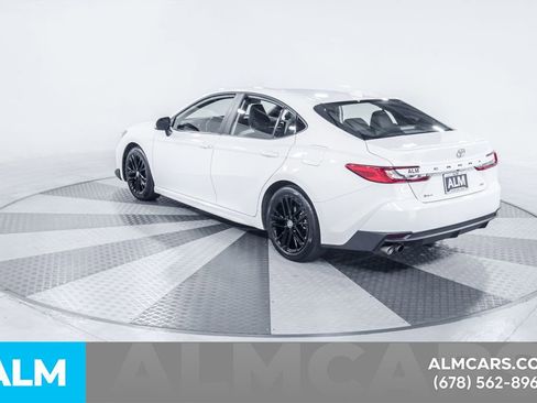 Used 2025 Toyota Camry SE image 7