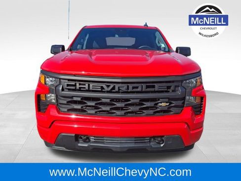 Used 2022 Chevrolet Silverado 1500 Custom image 2