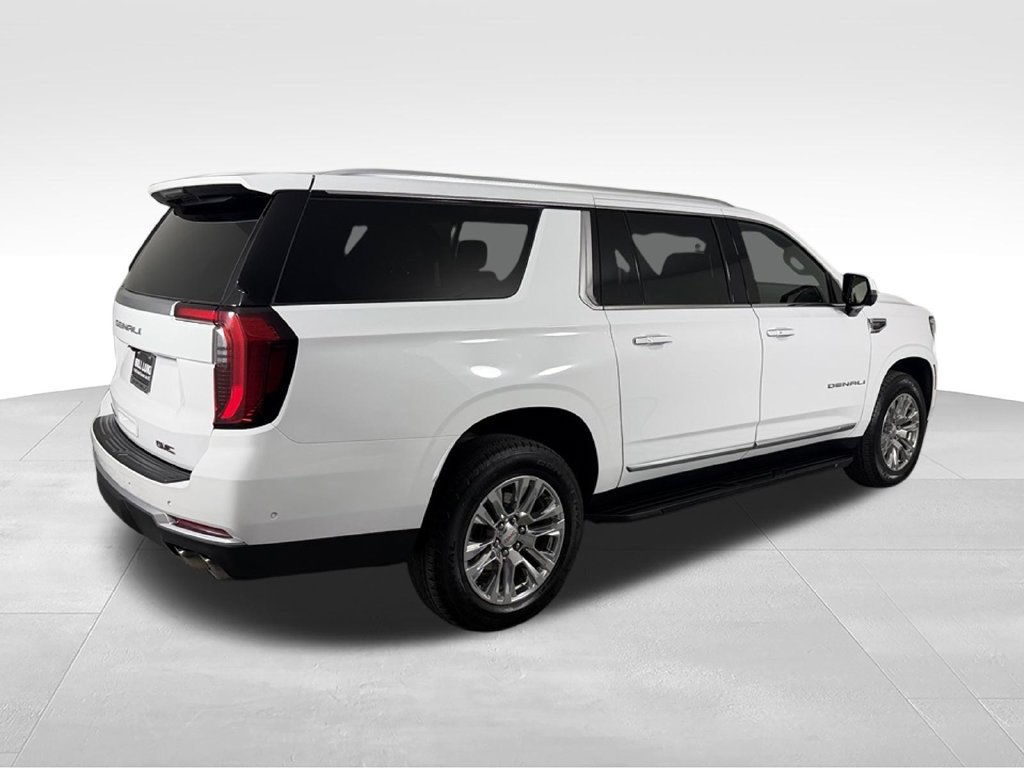 Used 2025 GMC Yukon XL Denali AWD/4WD image 7
