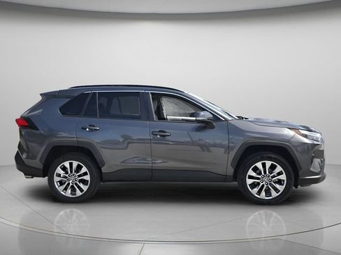 Used 2023 Toyota RAV4 XLE Premium FWD image 4
