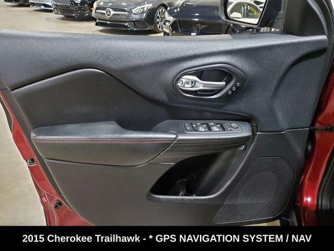 Used 2015 Jeep Cherokee Trailhawk w/ Comfort/Convenience Group AWD/4WD image 8