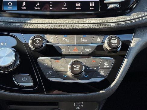 New 2026 Chrysler Pacifica Select image 19