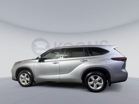 Used 2020 Toyota Highlander L AWD/4WD image 2