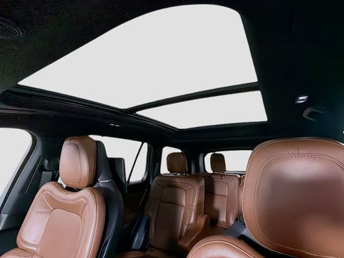 Used 2022 Lincoln Aviator Reserve w/ Equipment Group 201A AWD/4WD image 15