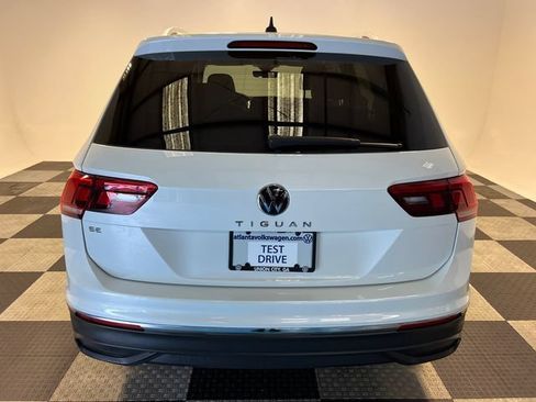 Certified 2023 Volkswagen Tiguan SE w/ Panoramic Sunroof Package FWD image 4