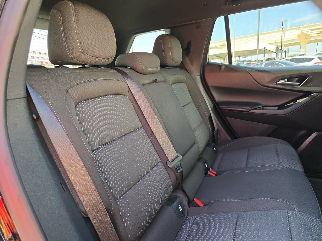 Used 2026 Chevrolet Equinox LT AWD/4WD image 30