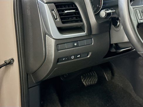 Used 2025 Nissan Rogue SV image 17