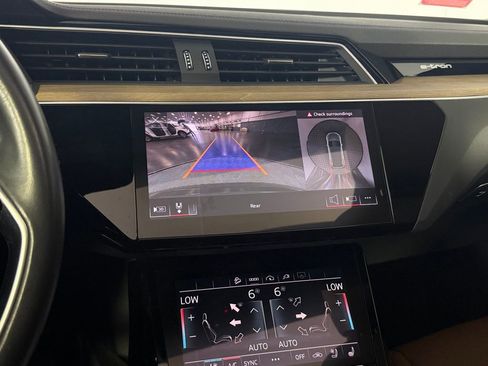 Used 2024 Audi Q8 e-tron Premium Plus w/ Premium Plus Package image 21