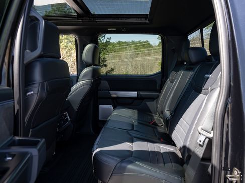 Used 2025 Ford F450 Platinum w/ FX4 Off-Road Package image 33