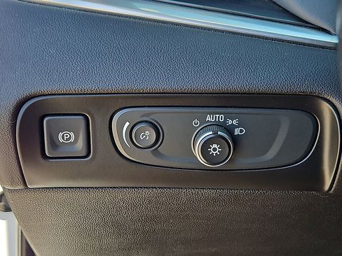 Used 2020 Buick Enclave Essence FWD image 24