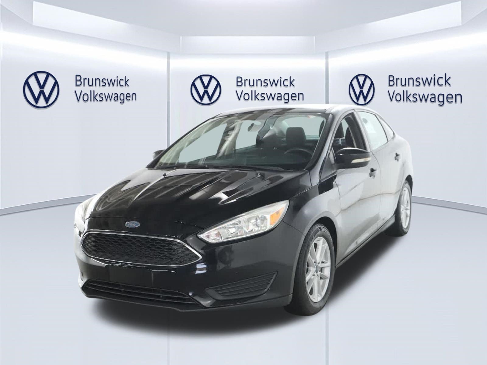 Used 2017 Ford Focus SE FWD image 1