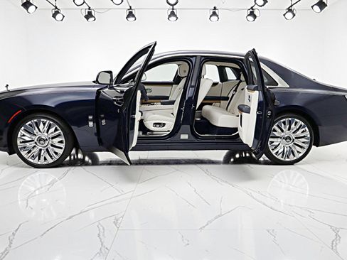 Used 2025 Rolls-Royce Ghost AWD/4WD image 4
