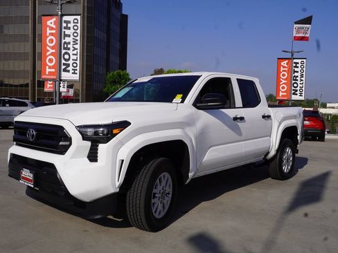 Certified 2025 Toyota Tacoma SR RWD image 4