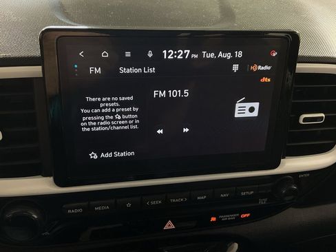 Used 2023 Hyundai Venue Limited w/ Cargo Package FWD image 24