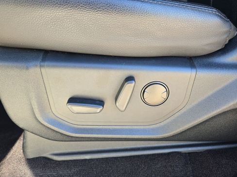 Used 2021 Ford Expedition XLT image 16