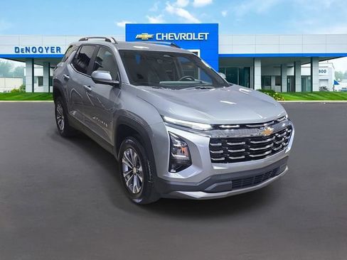 Used 2025 Chevrolet Equinox LT w/ Convenience Package II AWD/4WD image 5