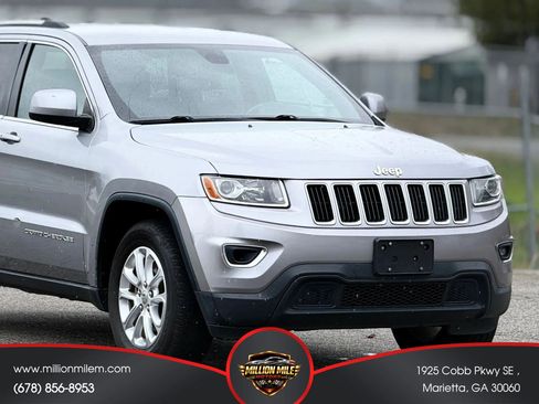 Used 2014 Jeep Grand Cherokee Laredo w/ 18" Wheel & 8.4" Radio Group RWD image 15