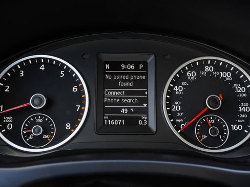 Used 2014 Volkswagen Tiguan S image 39