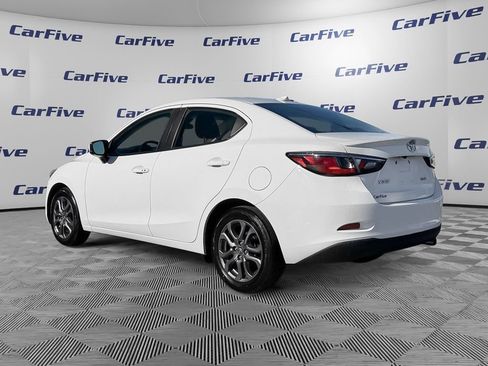 Used 2019 Toyota Yaris XLE image 3