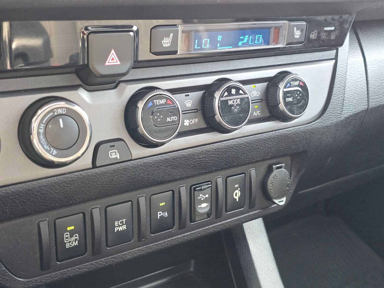 Used 2017 Toyota Tacoma TRD Sport w/ Premium & Technology Package AWD/4WD image 37