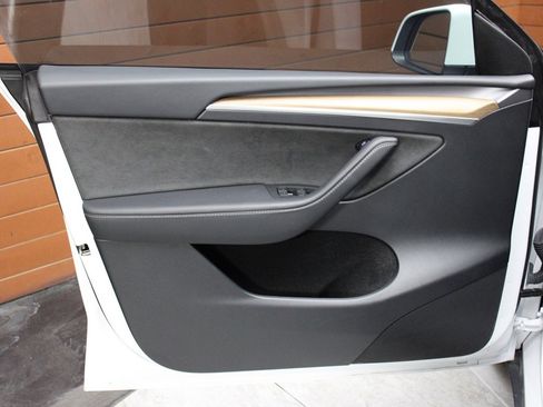 Used 2023 Tesla Model Y Long Range image 28