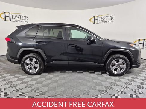 Used 2022 Toyota RAV4 LE AWD/4WD image 3