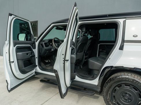 Used 2023 Land Rover Defender 110 image 20