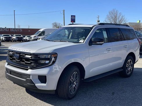 New 2026 Ford Expedition Active RWD image 7